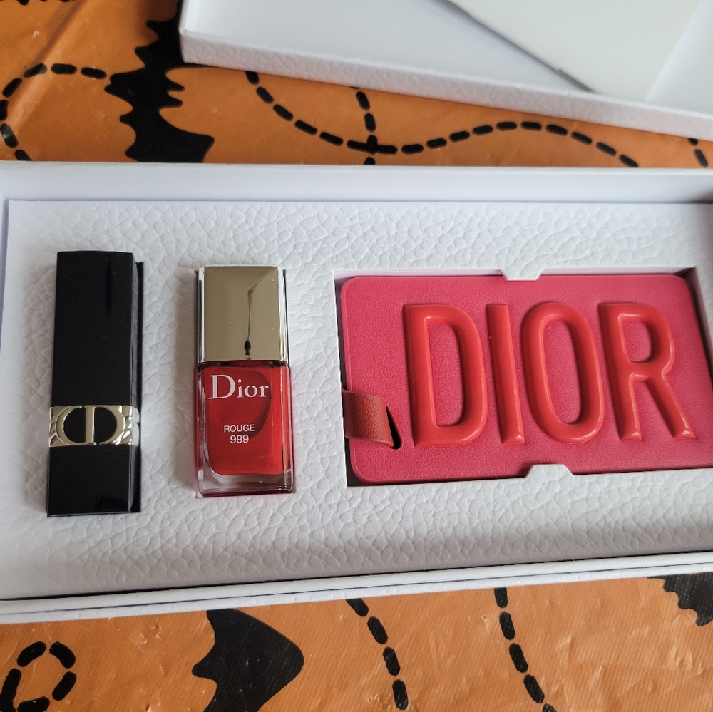 Dior travel cosmetic and luggage tag set